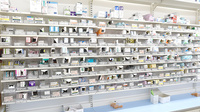 スギ薬局　恩多町店の薬棚