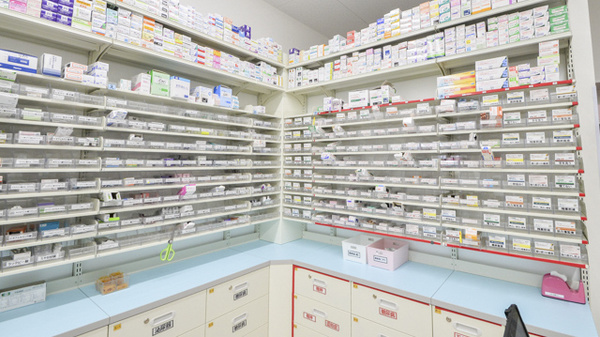 スギ薬局　ジェームス山店の薬棚