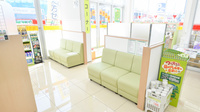 スギ薬局　羽根北店の待合スペース