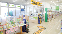 スギ薬局　下地店の入口