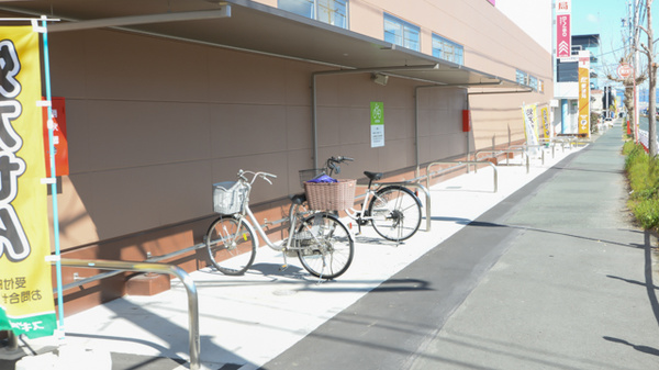 スギ薬局　下地店の駐輪場