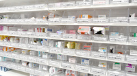 スギ薬局　九段下店の薬棚