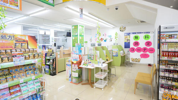 スギ薬局　市橋店の入口