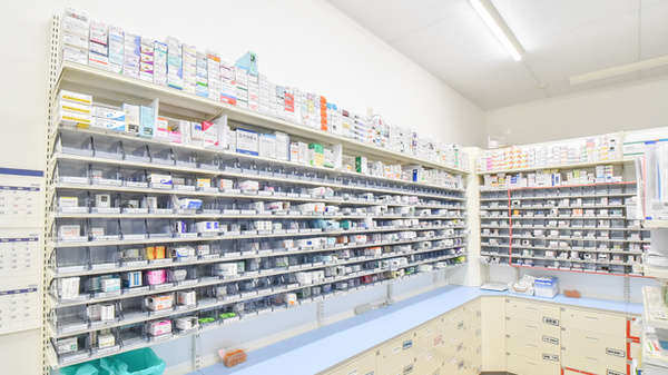 スギ薬局　小松南店の薬棚