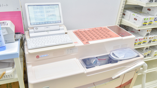 スギ薬局　小松南店の調剤器具