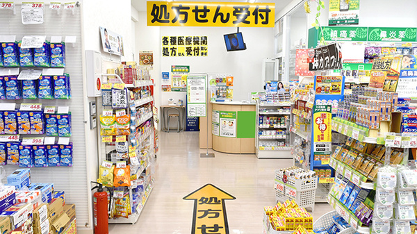 スギ薬局　杉並清水店の入口