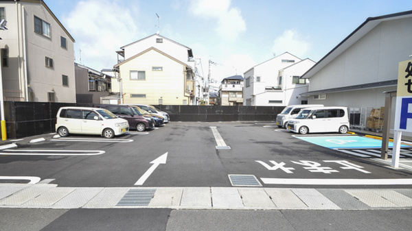 スギ薬局　太秦店の駐車場