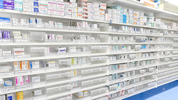 スギ薬局　中野駅北店の薬棚
