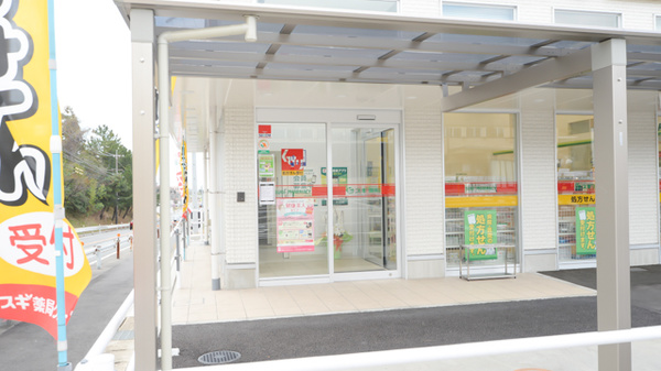 スギ薬局　南加木屋店の入口