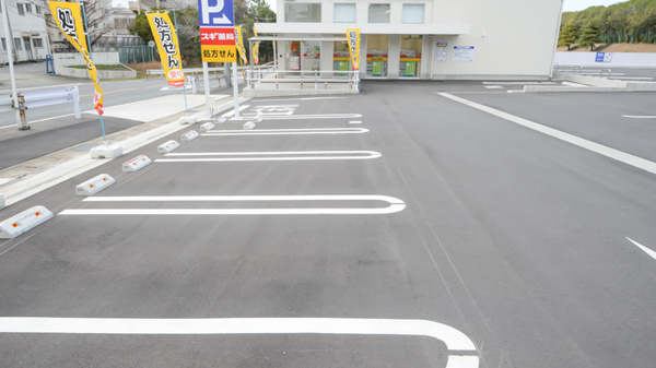 スギ薬局　南加木屋店の駐車場
