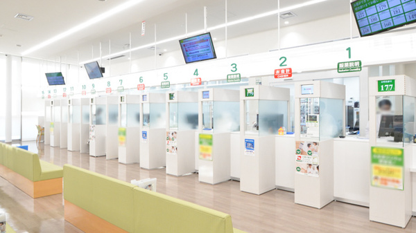 スギ薬局　名古屋大学病院店の受付/カウンター