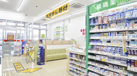 スギ薬局　名張店の入口