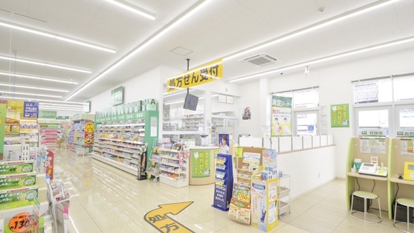 スギ薬局　岐阜城東店の入口