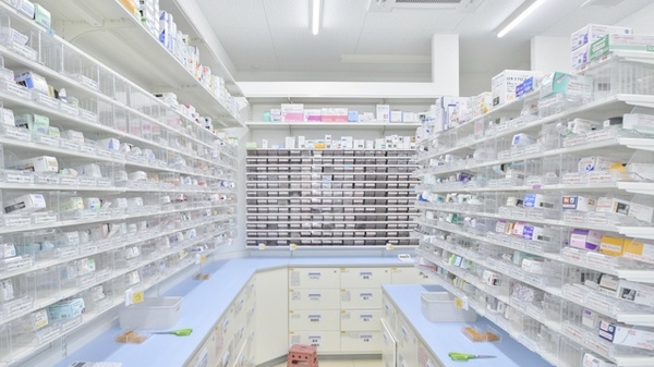 スギ薬局　岐阜城東店の薬棚