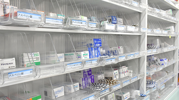 メッツ上所薬局の薬棚