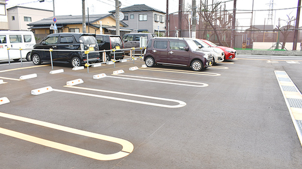 メッツ上所薬局の駐車場