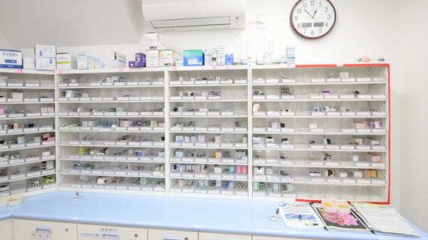 あるぷす薬局原島店の薬棚