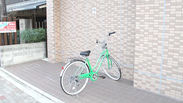 わかくさ薬局　二条店の駐輪場