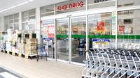 スギ薬局　吹田中央店の入口