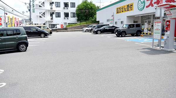 スギ薬局　吹田中央店の駐車場
