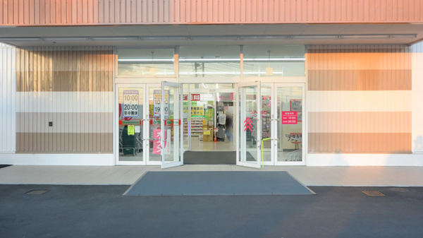 スギ薬局　永覚店の入口