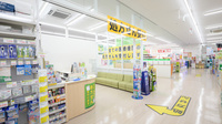 スギ薬局　永覚店の入口