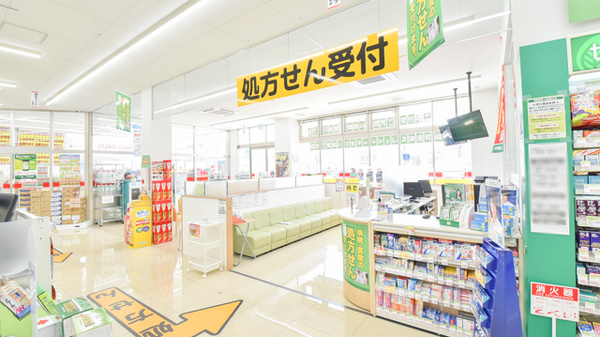 スギ薬局　野々市中央店の入口