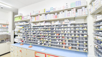スギ薬局　野々市中央店の薬棚