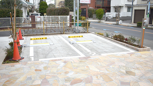 成城薬局の駐車場
