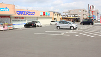 マルエ薬局　昭和店の駐車場