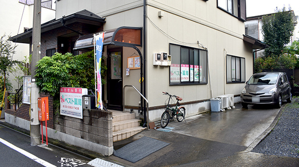 ベスト薬局の外観