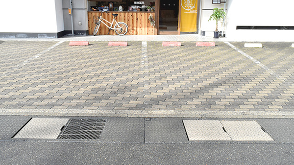 らくだ薬局の駐車場