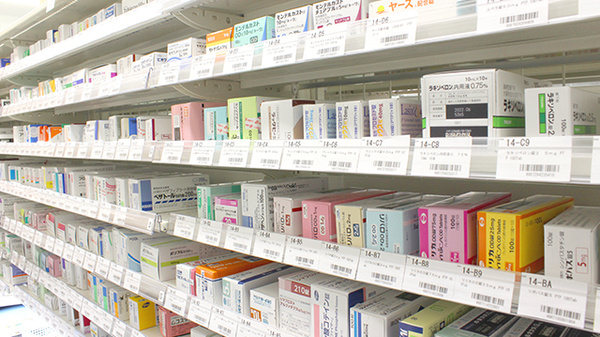 ドラッグセイムス上板橋南口薬局の薬棚