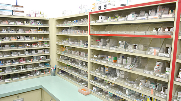 そらいろ調剤薬局　栃木駅前店の薬棚