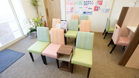 大賀薬局　別府小学校前店の待合スペース
