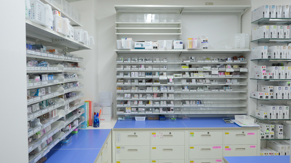 大賀薬局　別府小学校前店の薬棚
