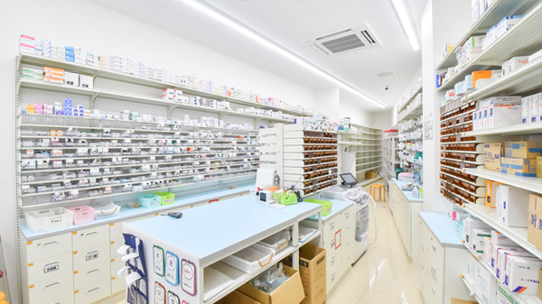 スギ薬局　倉治店の調剤室