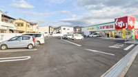 スギ薬局　倉治店の駐車場
