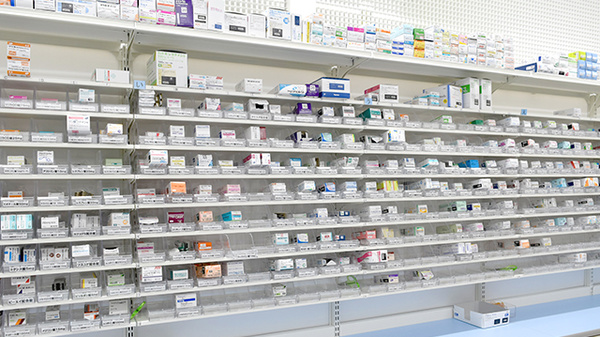 スギ薬局　江東橋南店の薬棚