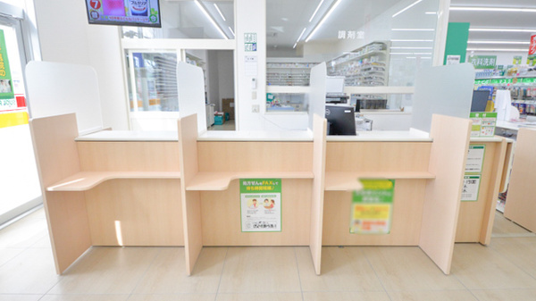 スギ薬局　原南店の受付/カウンター