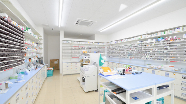 スギ薬局　原南店の調剤室