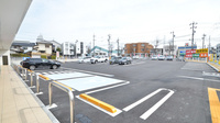 スギ薬局　原南店の駐車場