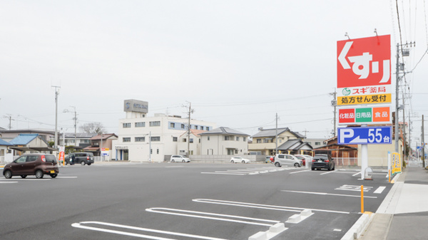 スギ薬局　古知野店の駐車場