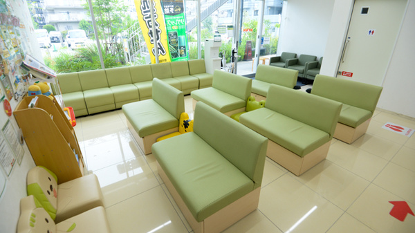 スギ薬局　甲子園口グリーンプレイス店の待合スペース