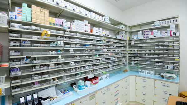 スギ薬局　甲子園口グリーンプレイス店の薬棚