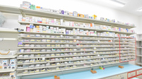 スギ薬局　南船場店の薬棚