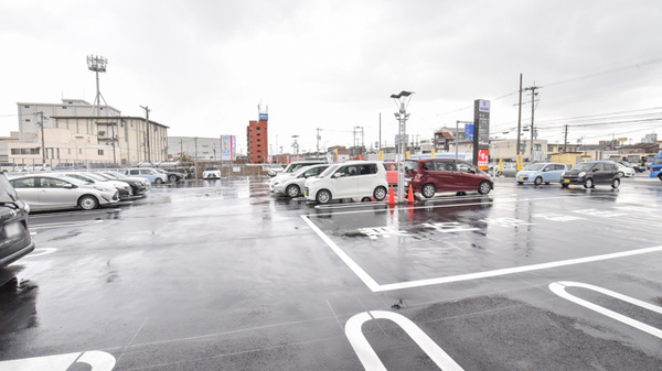 スギ薬局　茨木上郡店の駐車場