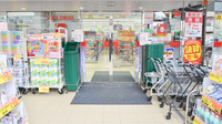 スギ薬局　岸里店の入口