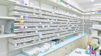 スギ薬局　岸里店の薬棚