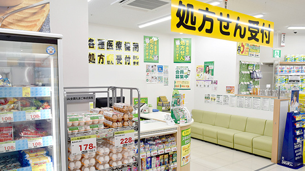 スギ薬局　辻堂駅南口店の入口